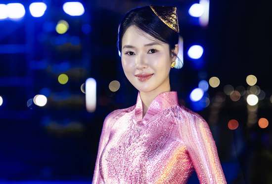 'Dáng Ngọc Bên Sông': Cuộc đối thoại giữa nhịp sống phương Nam và di sản Cố đô từ NTK Hồng Nhung