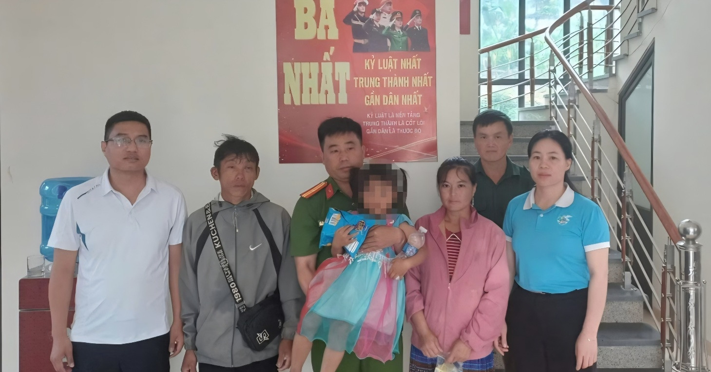 Vụ bé gái bị người lạ vào nhà bế đi: Công an công bố nhận dạng, truy tìm đối tượng插图2 Vụ bé gái bị người lạ vào nhà bế đi: Công an công bố nhận dạng, truy tìm đối tượng插图2
