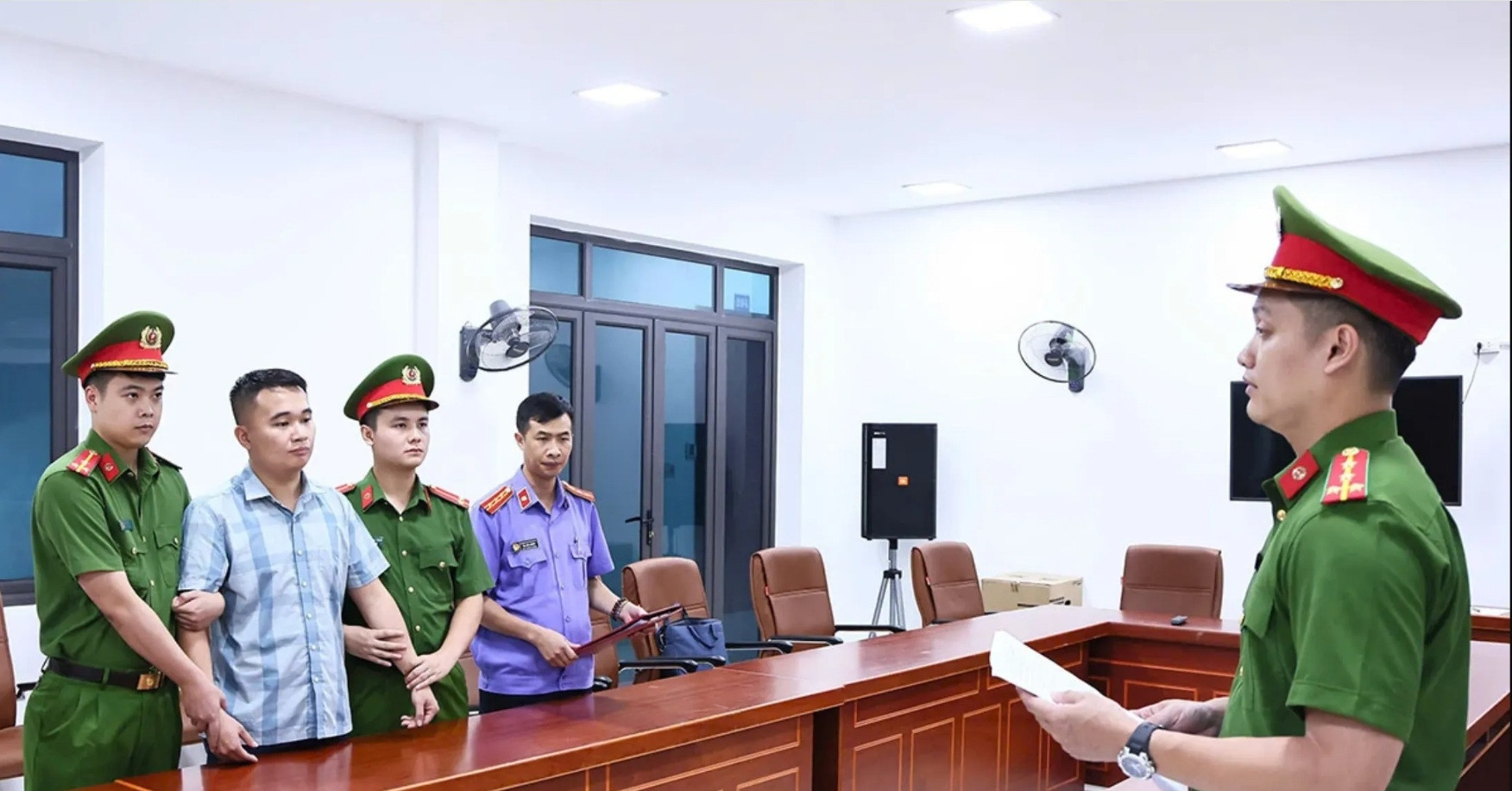 6 giờ nghẹt thở giải cứu bé gái bị bắt cóc, phát hiện manh mối cách nhà 70km插图2 6 giờ nghẹt thở giải cứu bé gái bị bắt cóc, phát hiện manh mối cách nhà 70km插图2