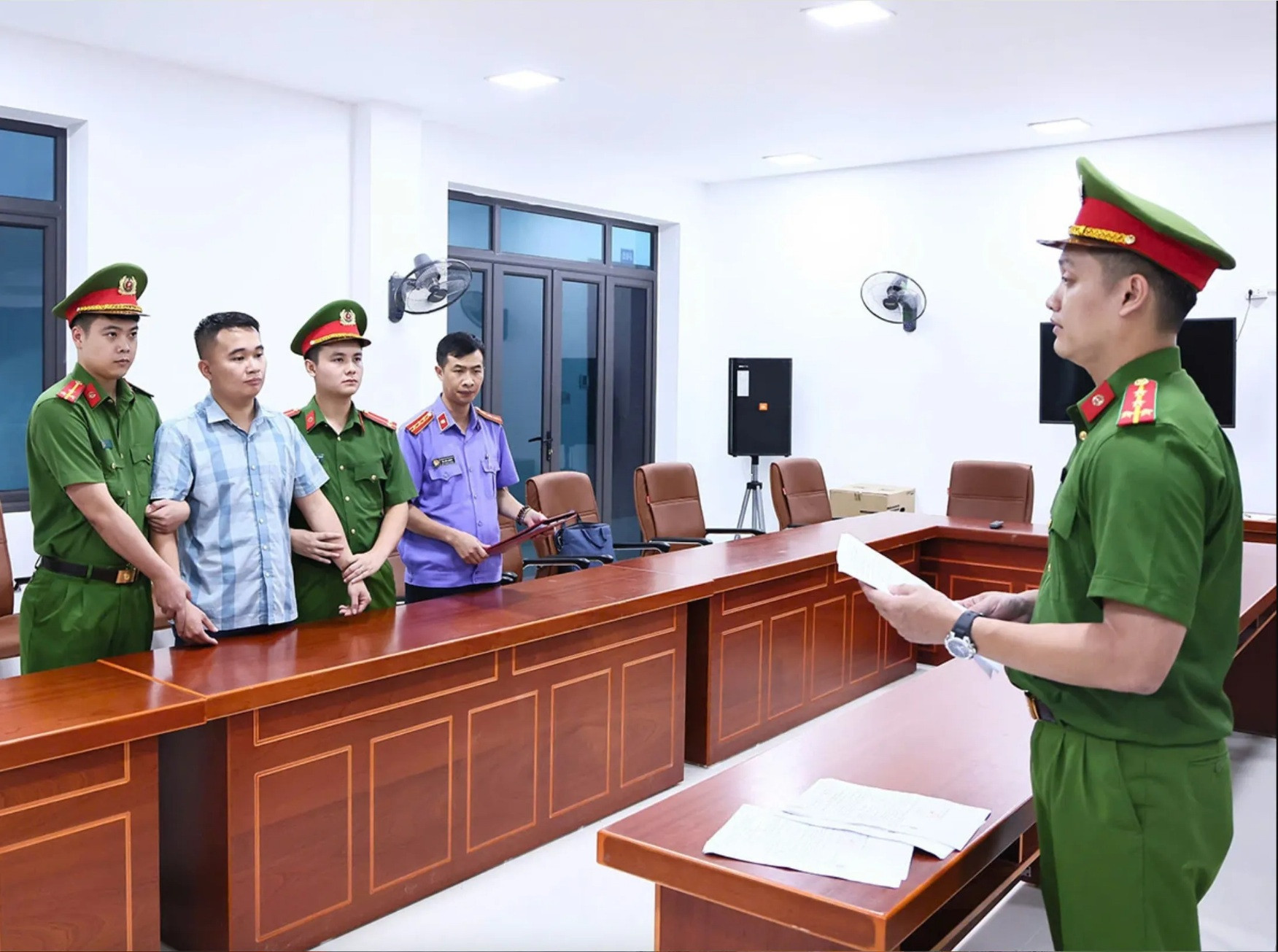 Lệnh giữ khẩn cấp giáo viên Trường THPT Chuyên Tuyên Quang trong vụ 146 điểm 10 môn Toán插图 received_2569094913547989.jpg