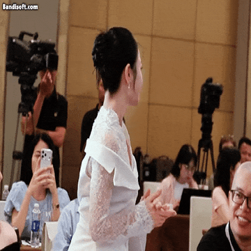 Mỹ nhân VTV chỉ đổi kiểu tóc cả triệu người sục sôi: Người đẹp làm gì cũng đẹp, khen xinh nhất giờ vàng chả sai