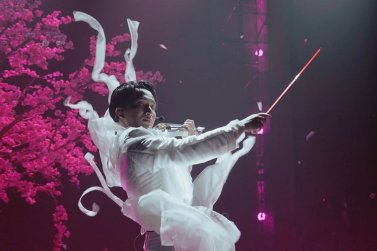 Nghệ sĩ violin khiến khán giả 'nổi da gà' ở Anh trai vượt ngàn chông gai là ai?