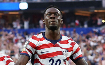 Tổng thống Trump gọi điện, FIFA lập tức xóa thẻ đỏ cho cầu thủ Mỹ