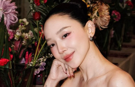 Ca sĩ Tóc Tiên gây chú ý khi khoe tìm được hạnh phúc nơi xứ người