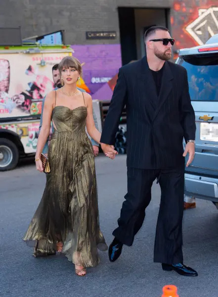 Không phải váy cưới hay khách mời, đây mới là điều khiến hôn lễ Taylor Swift gây bão toàn cầu插图6 Không phải váy cưới hay khách mời, đây mới là điều khiến hôn lễ Taylor Swift gây bão toàn cầu插图6
