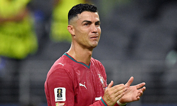 Ronaldo bật khóc sau thất bại trước Tây Ban Nha. (Ảnh: Reuters)