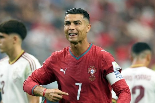 Ronaldo lập loạt kỷ lục cùng ĐT Bồ Đào Nha sau kỳ World Cup cuối cùng trong sự nghiệp