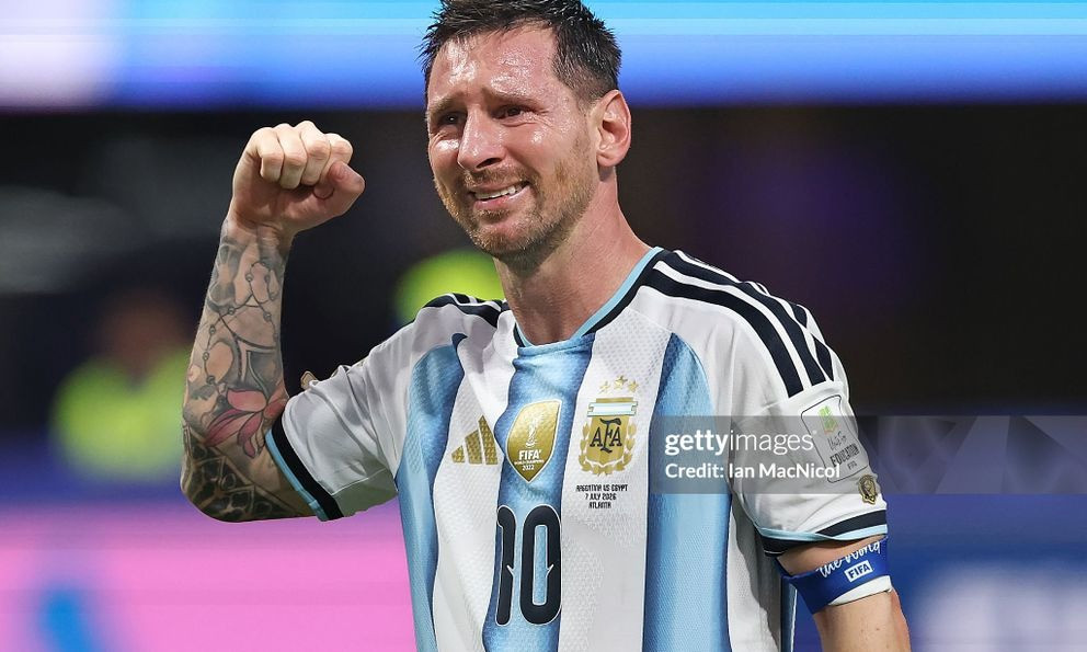 messi argentina ai cap 2.jpg