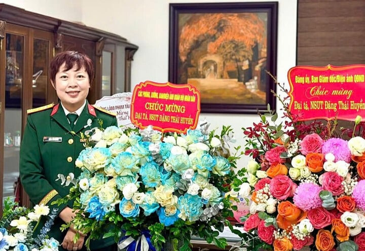 Đạo diễn, NSƯT Đặng Thái Huyền được thăng hàm Đại tá.
