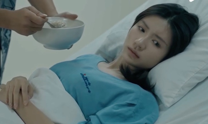 Vai diễn Vân không phải phản diện, song cô khiến khán giả ức chế bởi sự bốc đồng, ích kỷ, mù quáng trong tình yêu và liên tục đẩy người thân vào những rắc rối không đáng có.