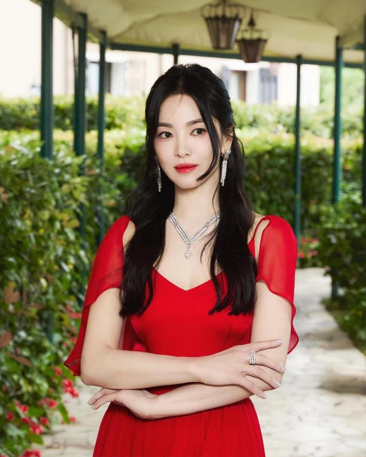 Danh tính người đàn ông khiến mạng xã hội tưởng Song Hye Kyo có tình mới sau nhiều năm ly hôn插图3 Song Hye Kyo giờ đây đã trở thành 1 trong những sao nữ dẫn đầu làn sóng Hallyu sau hàng loạt tác phẩm gây sốt trên diện rộng. Ảnh: X