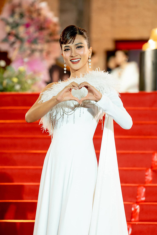 Nữ NSƯT đầu tiên của Việt Nam được đề cử gương mặt đẹp nhất thế giới, sắc vóc đẹp theo thời gian- Ảnh 3.