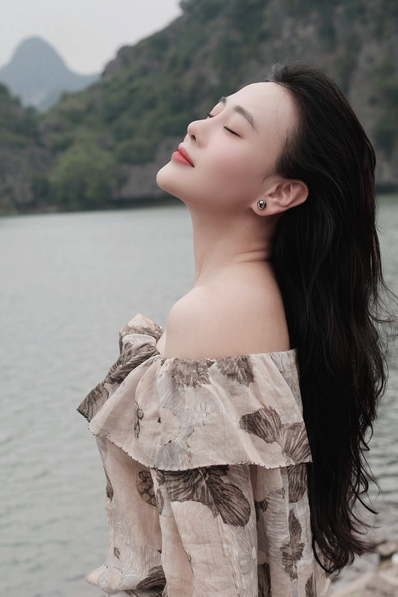 Phương Oanh khoe ảnh cận mặt, dân mạng thốt lên: 'Xinh khác gì Phạm Băng Băng bản Việt'插图2 666682732267474339748909692531790296059405806n