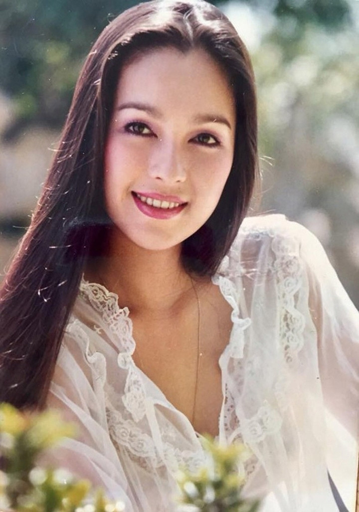 Diễm My là một trong những người đẹp gắn bó lâu năm nhất với thời kỳ hoàng kim của ảnh lịch.