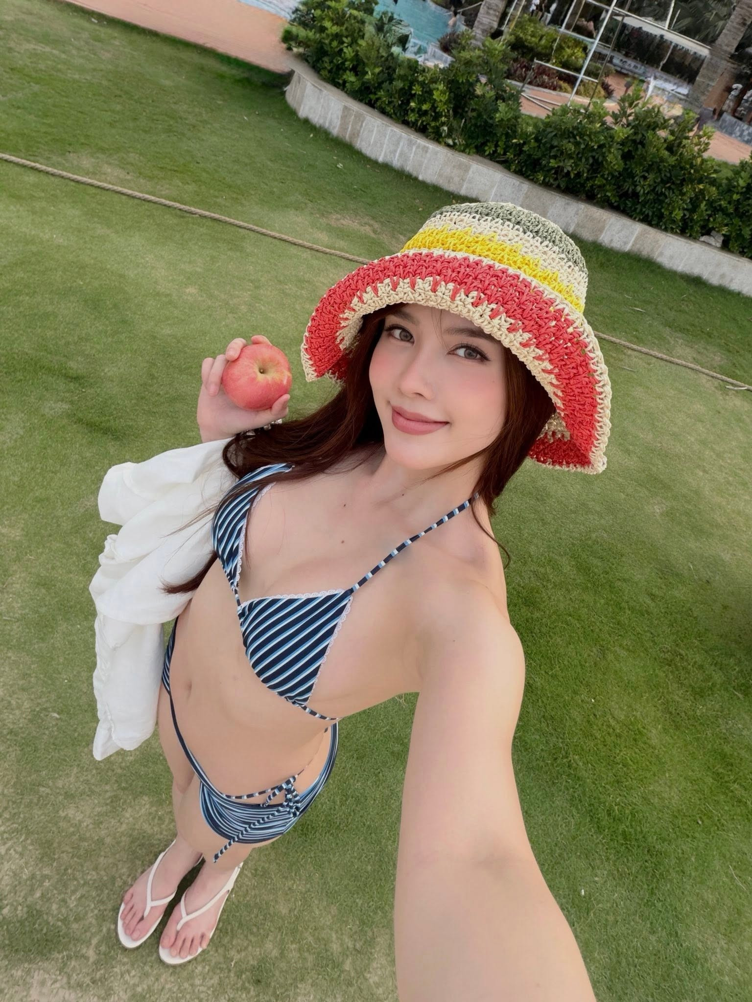 Nóng hơn mùa hè, Thiều Bảo Trâm khoe 3 vòng cuốn hút với bikini nhỏ xíu, sắc vóc tuổi 32 khiến dân mạng chú ý插图 thieu-bao-tram-1-1786335893.jpg