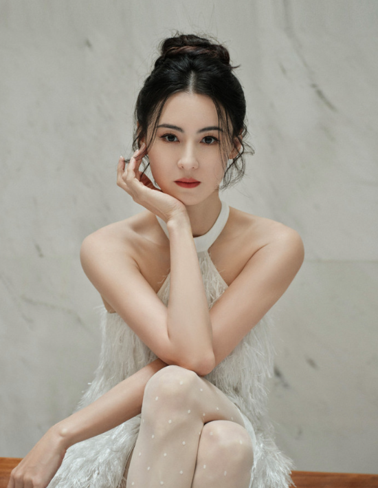 Ly hôn Tạ Đình Phong, Trương Bá Chi vẫn được gia đình chồng cũ yêu thương - Ảnh 1