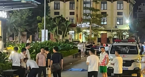 Rơi từ tầng 15 chung cư ở Hải Phòng xuống đất, bé trai 7 tuổi tử vong