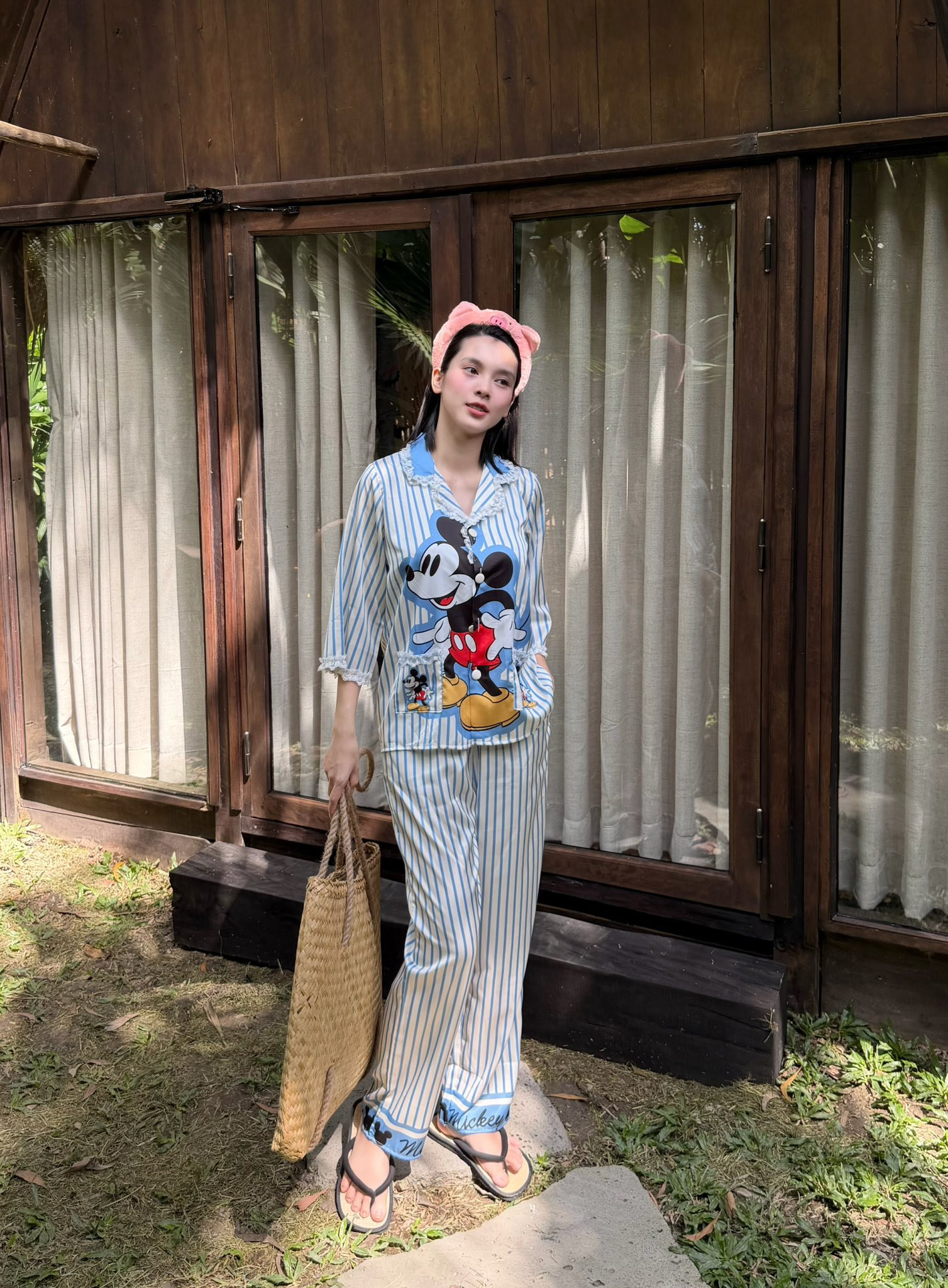 Cuộc sống làm dâu miền Tây trong biệt phủ của mỹ nhân showbiz, cưới không cần sính lễ插图2 Cuộc sống làm dâu miền Tây trong biệt phủ của mỹ nhân showbiz, cưới không cần sính lễ - Ảnh 3.