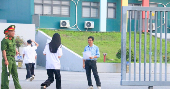 Đề Ngữ văn thi lại tốt nghiệp ở Tuyên Quang: 'Không gây sốc cho thí sinh'