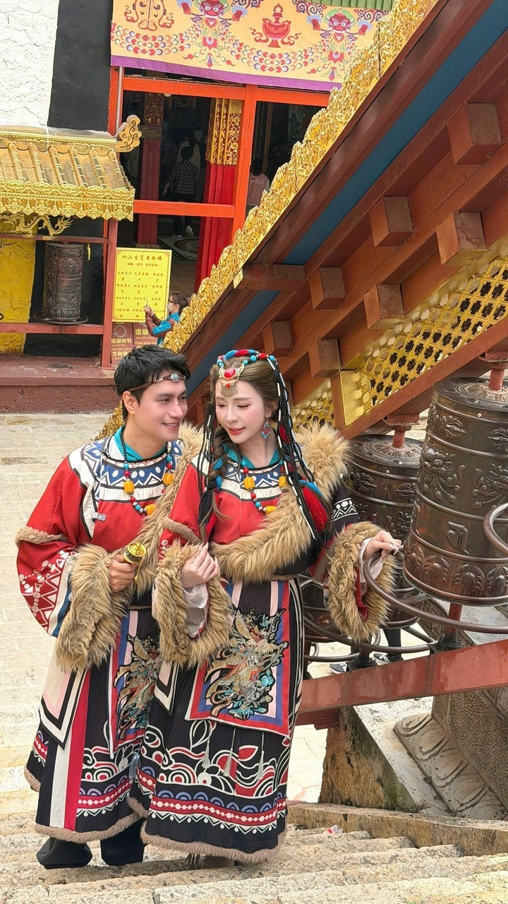 Qua đó cho thấy, cả hai đang thực sự xây dựng tổ ấm viên mãn. Diễn viên Quỳnh Nga cũng chia sẻ Việt Anh luôn tỏ ra nghiêm túc với chuyện xây dựng gia đình, từng tỏ ý giận dỗi vì bạn gái không chịu công khai.