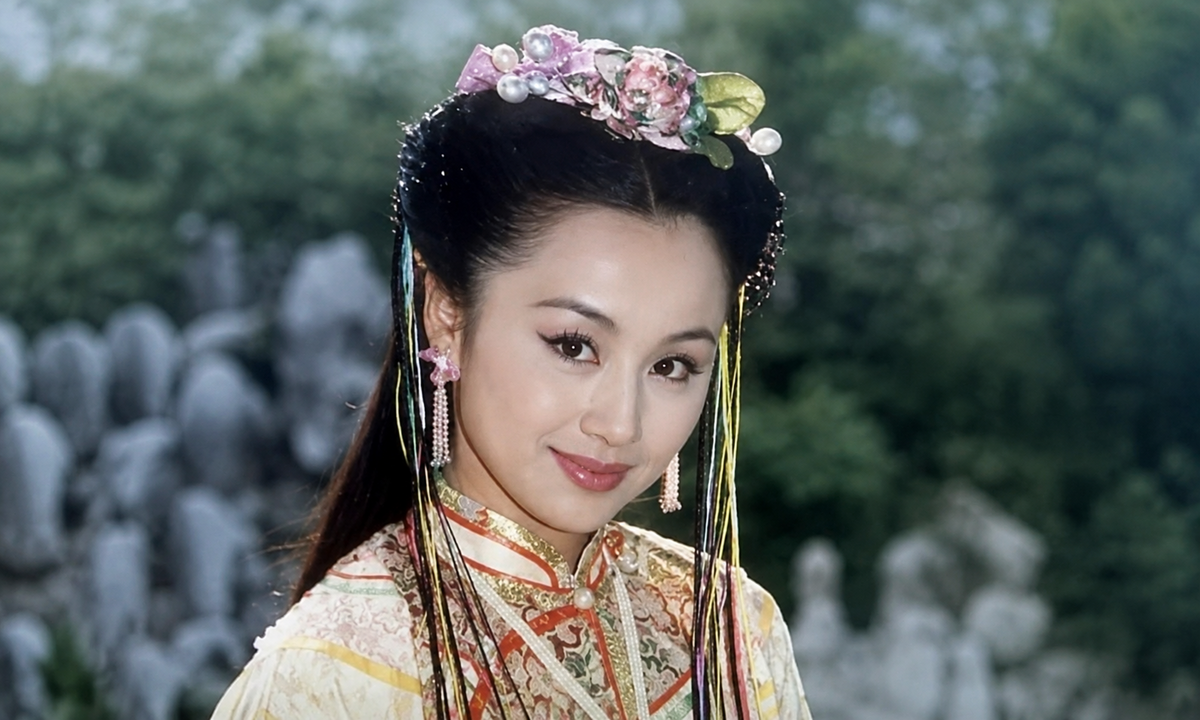 Cô bé từng nằm trong ngôi mộ cha đào sẵn gần 10 năm trước giờ ra sao?插图3 Cô bé từng nằm trong ngôi mộ cha đào sẵn gần 10 năm trước giờ ra sao?插图3