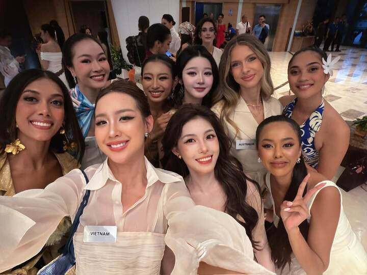 “Mỗi người đến từ một nơi khác nhau, nhưng nói chuyện rồi mới thấy có nhiều điều giống nhau hơn mình nghĩ”, cô chia sẻ.