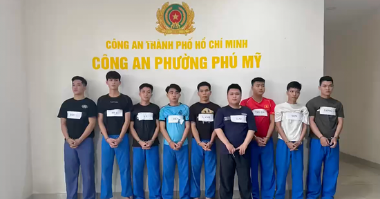 Bị 'nhìn đểu' lúc ăn nhậu, hai nhóm hỗn chiến, 9 người bị bắt ở TPHCM