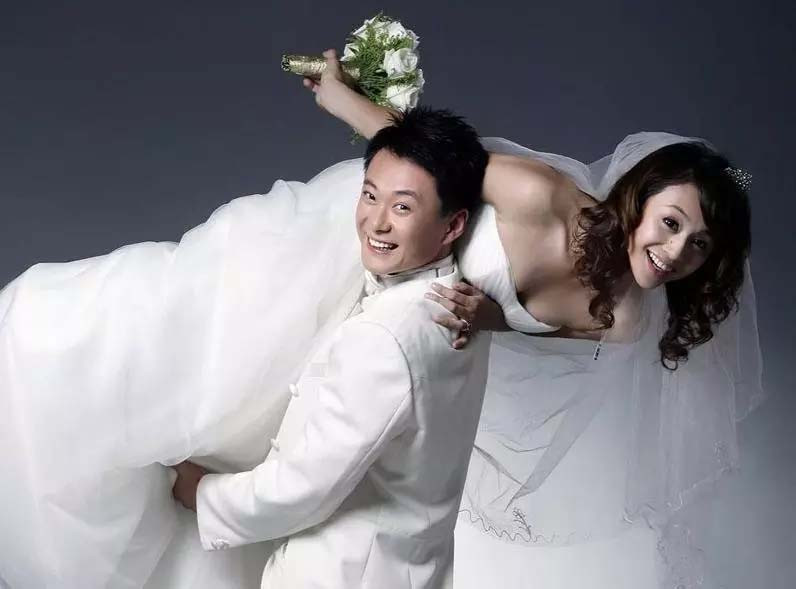 Cuộc sống ở tuổi 52 gây bất ngờ của nữ diễn viên từng phải cắt dạ dày vì ung thư - Ảnh 4.