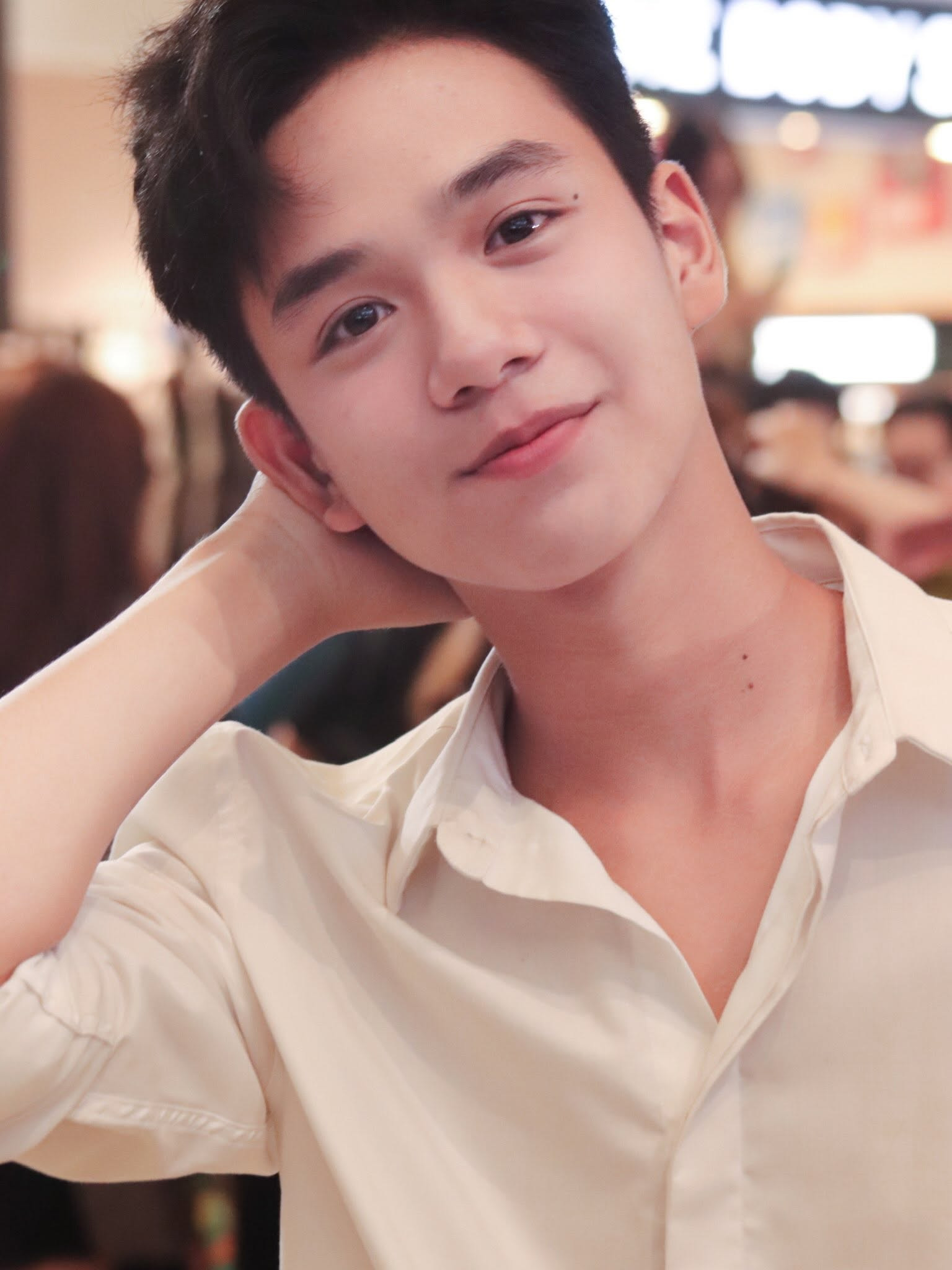Mỹ nam Việt được khen đẹp hơn Trương Lăng Hách và Lý Hiện, visual hiếm như đãi cát tìm vàng插图1 773074579180828936266813154576182062821296437n