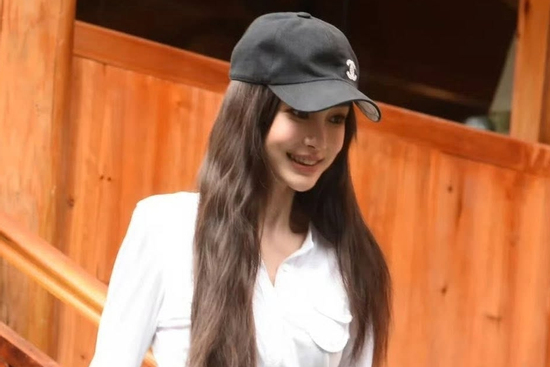 Angelababy và công thức mặc đơn giản nhưng vẫn nổi bật