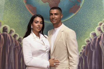 Ảnh cưới nét căng bên trong hôn lễ của vợ chồng Ronaldo chính thức được hé lộ