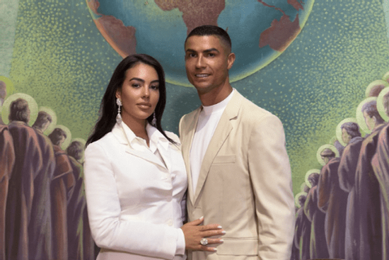 Ảnh cưới nét căng bên trong hôn lễ của vợ chồng Ronaldo chính thức được hé lộ