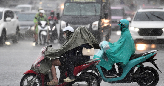 Dự báo thời tiết 17/8: Miền Bắc còn nắng nóng oi bức trước khi mưa lớn trút xuống