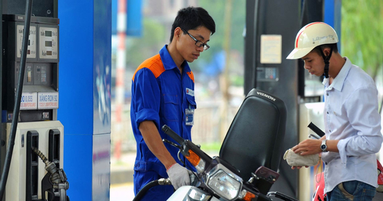 Giá xăng dầu hôm nay 17/8: Thế giới có xu hướng tăng, trong nước giảm