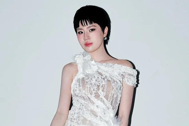 Nữ rapper Gen Z từng bị miệt thị ngoại hình vì quá gầy, giờ được đề cử gương mặt đẹp nhất thế giới - Ảnh 1.