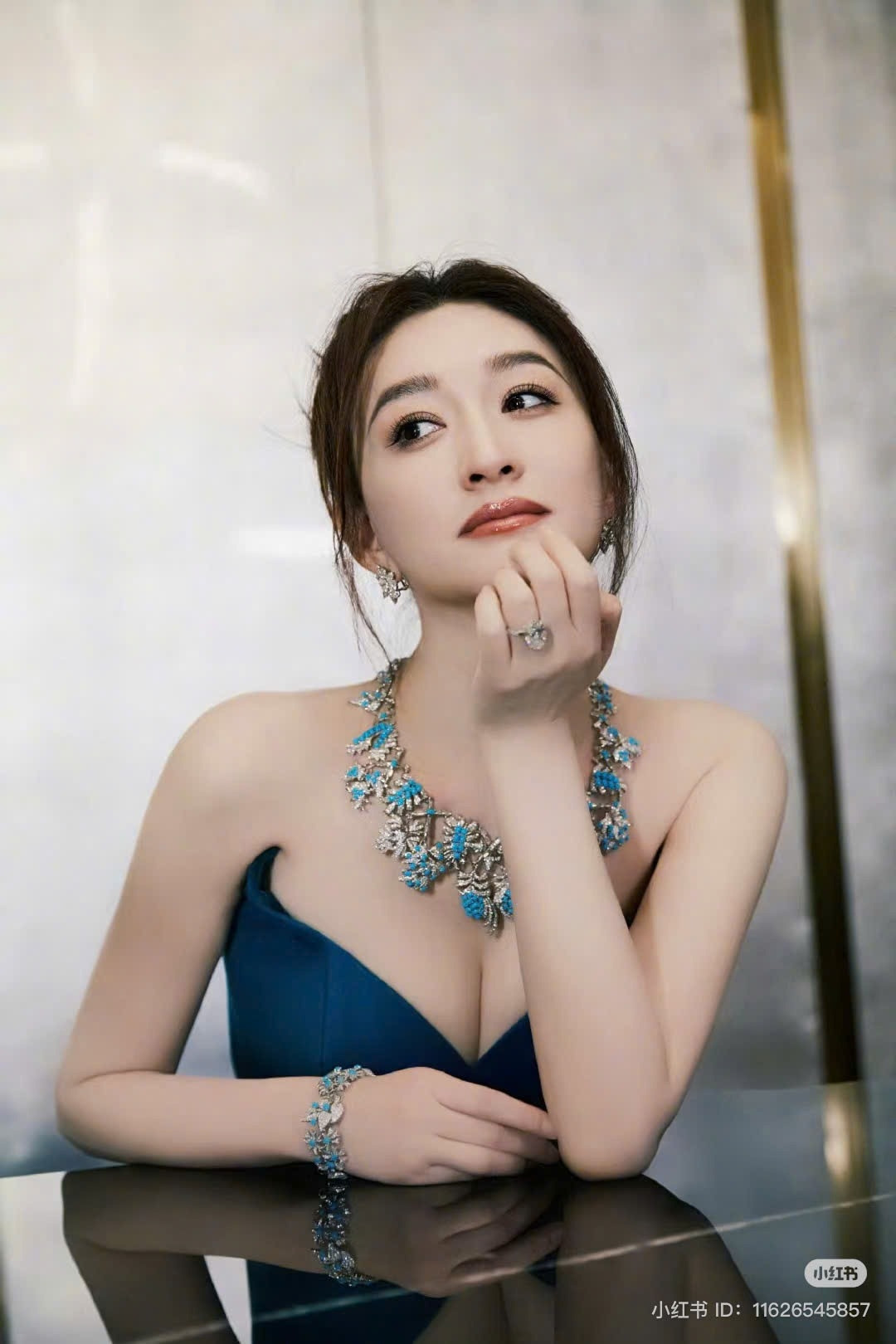 cuoc doi hong nhan bac phan cua ly tieu nhiem toi song mot minh dang rat on hinh anh 1