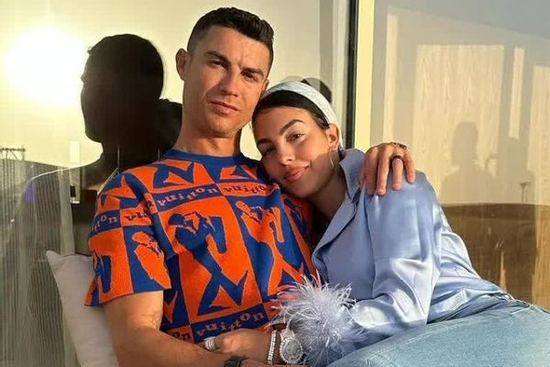 Hé lộ cuộc sống đời thường của vợ chồng Ronaldo - Georgina sau lễ cưới