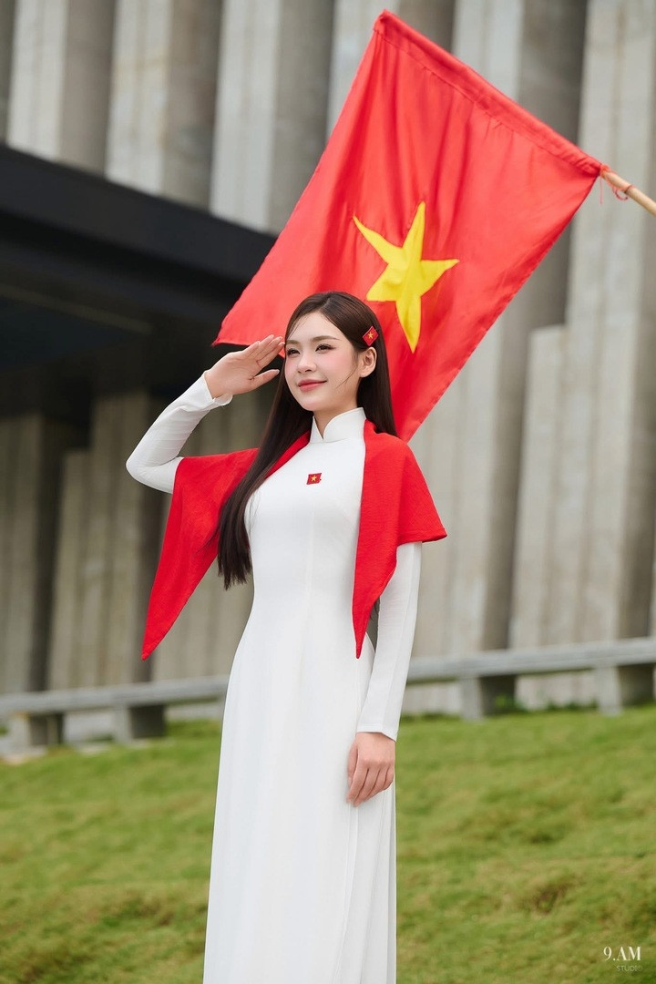 Lưu Ly hiện là sinh viên năm cuối ngành Truyền thông. Lần đầu đảm nhận một vai diễn dài hơi, cô cảm thấy không ít áp lực.