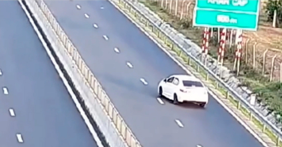 Camera ghi lại cảnh nữ tài xế lùi xe trên cao tốc Vĩnh Hảo - Phan Thiết