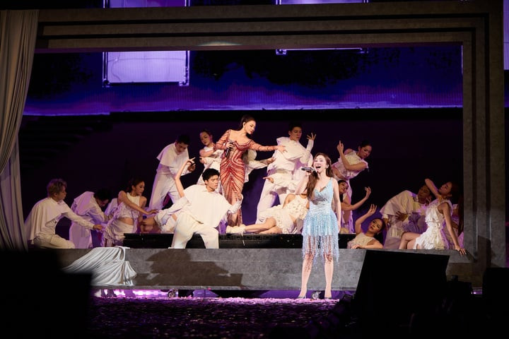 Thu Minh bất ngờ xuất hiện trong concert của Hương Tràm.