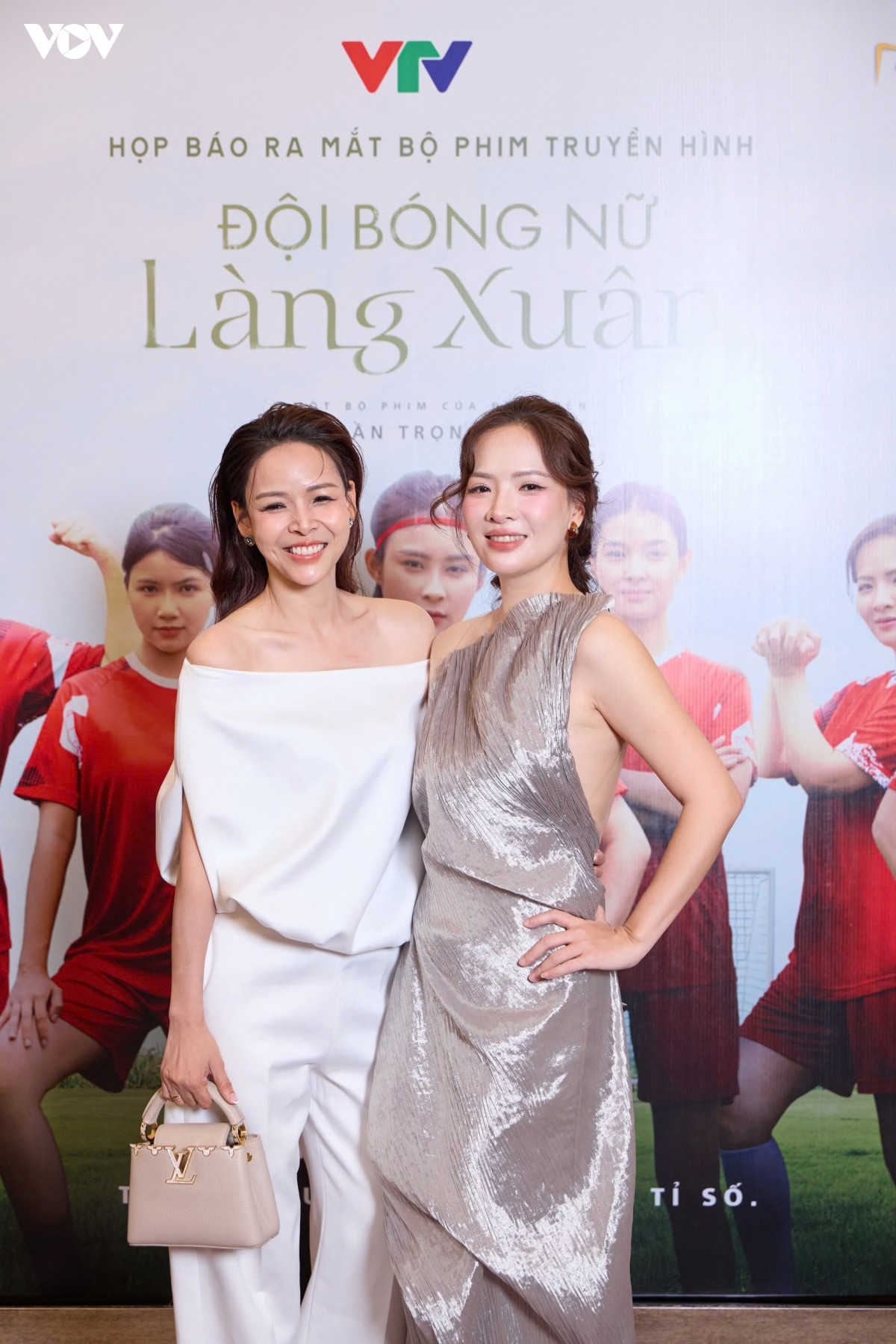 Dan le, thanh huong lam nu cau thu bong da trong phim moi tren vtv hinh anh 3