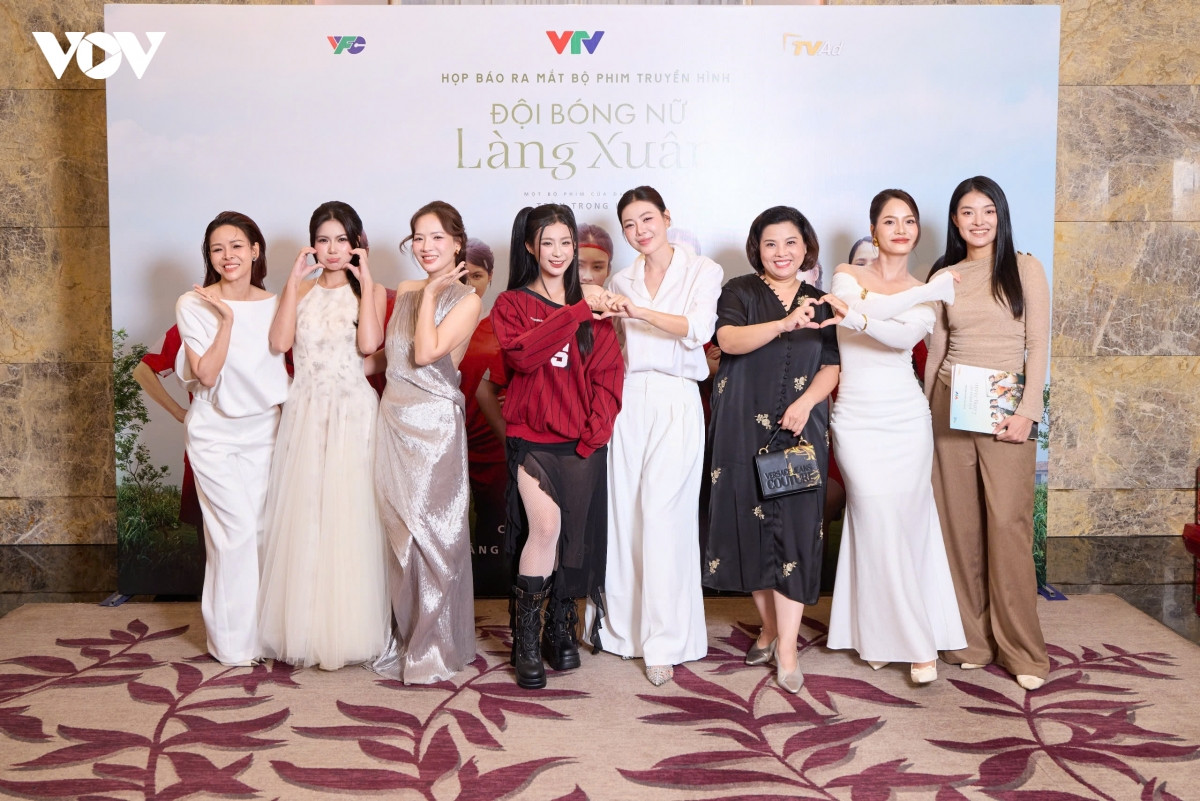 Đan Lê, Thanh Hương làm nữ cầu thủ bóng đá trong phim mới trên VTV插图 Dan le, thanh huong lam nu cau thu bong da trong phim moi tren vtv hinh anh 1