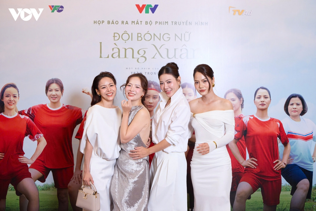 Dan le, thanh huong lam nu cau thu bong da trong phim moi tren vtv hinh anh 2