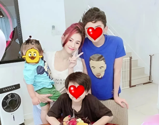 Trương Bá Chi cùng 3 con trai từng sống cuộc đời 'xê dịch' trong xe nhà di động - Ảnh 1