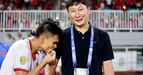 Truyền thông Hàn Quốc: HLV Kim Sang-sik có thể tạo kỳ tích chưa từng có cùng Việt Nam