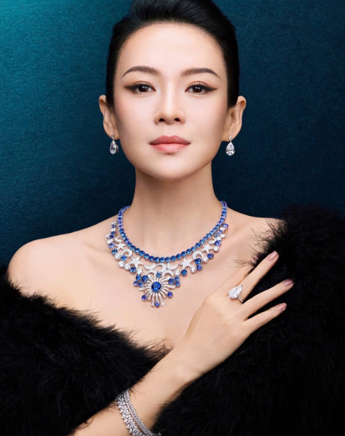 Chương Tử Di tuổi U50: Vẻ đẹp vượt thời gian, kiếm tiền giỏi nhờ đầu tư插图 Chương Tử Di tuổi U50: Vẻ đẹp vượt thời gian, kiếm tiền giỏi nhờ đầu tư - Ảnh 1