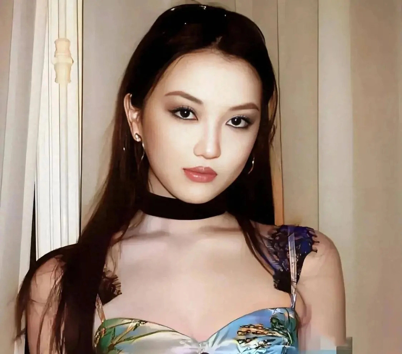 Cô gái trông bình thường xuất hiện trên phố nhưng lại gây chú ý: Gia thế không phải dạng vừa, cách được nuôi dạy gây tranh cãi插图1 ly yen 2 1743736062197