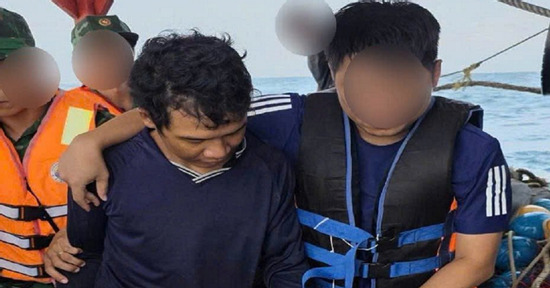 Công an xã ở Hà Nội thuê tàu ra khơi bắt Trần Đình Trung bị Interpol truy nã đỏ