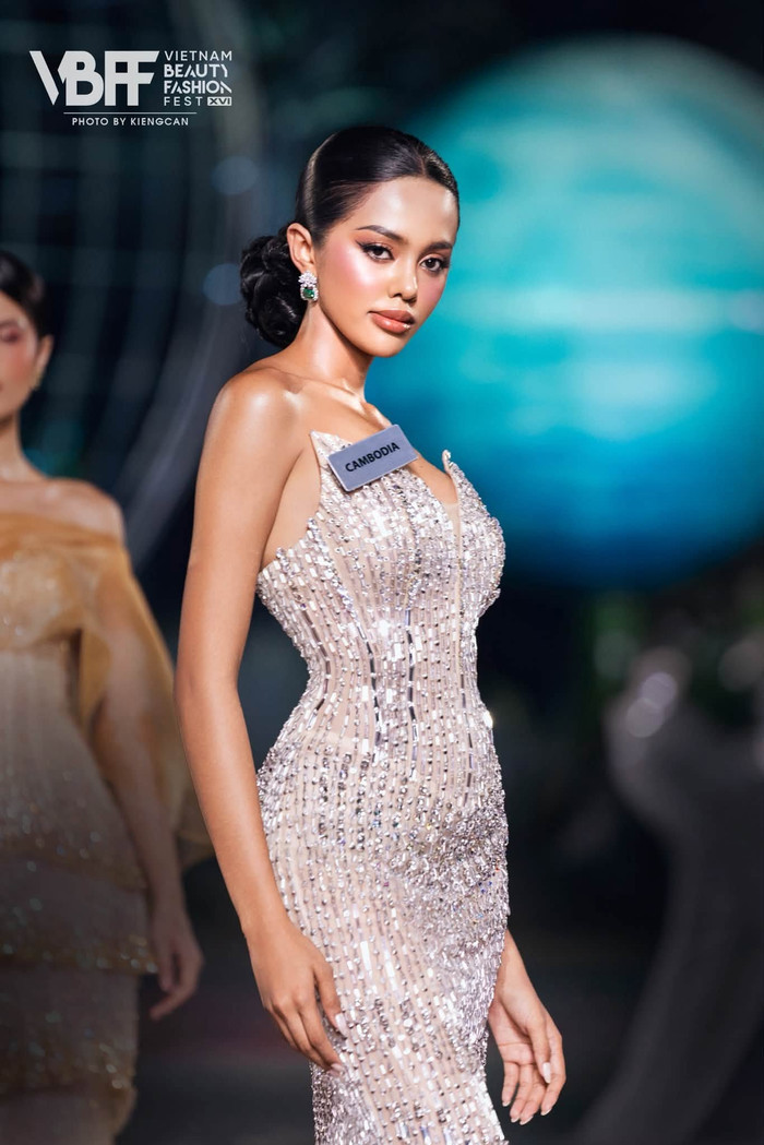 Người đẹp đến từ Campuchia gây ấn tượng trong phần thi Top Model.