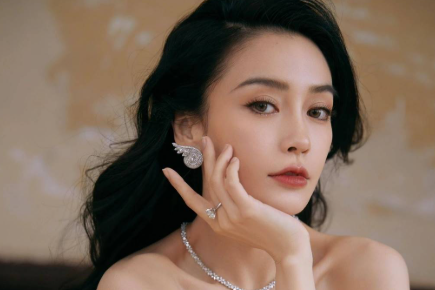 Angelababy khiến dân mạng bàn luận khi nói về công việc yêu thích